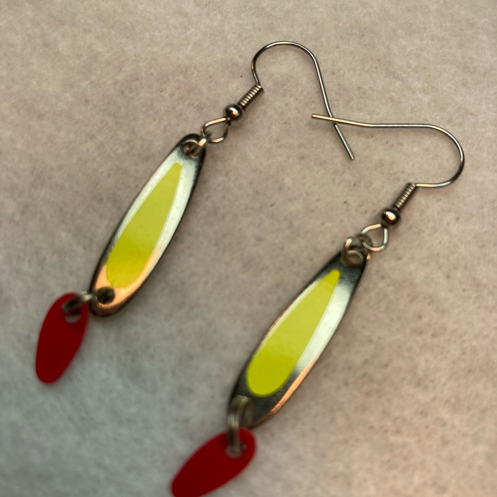 Aluring Earrings - Picture 3 of 3